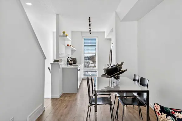 2422 210 AVE SE, Calgary, AB T2X 4C2
