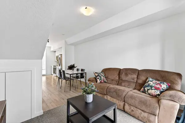 2422 210 AVE SE, Calgary, AB T2X 4C2