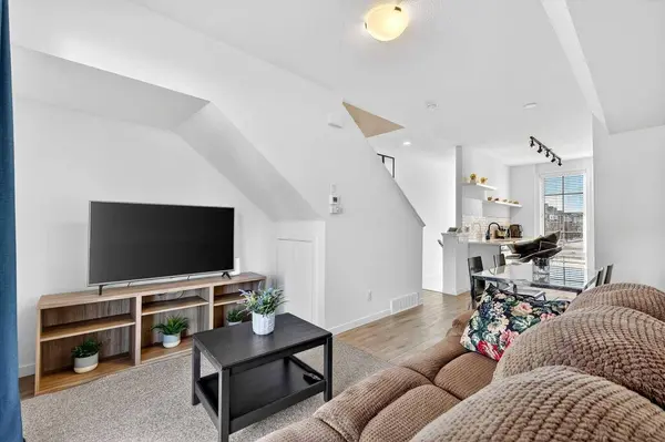 2422 210 AVE SE, Calgary, AB T2X 4C2