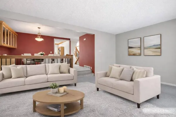172 Glamis TER SW, Calgary, AB T3E 6V3