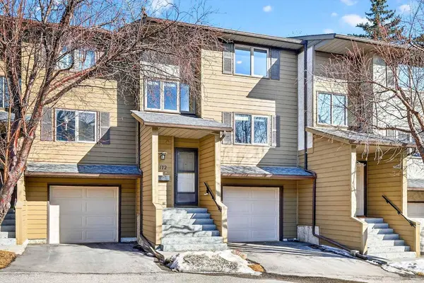 172 Glamis TER SW, Calgary, AB T3E 6V3