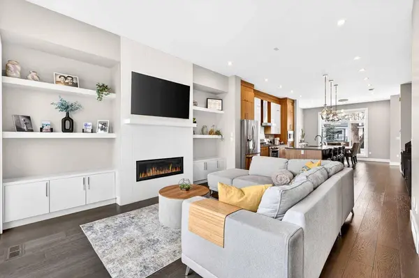 3736 44 ST SW, Calgary, AB T3E 3S2