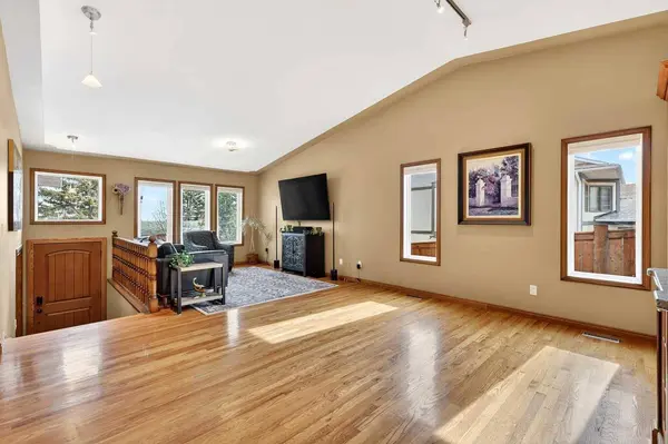 5027 Norris RD NW, Calgary, AB T2K 5R6