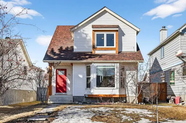 95 Woodglen GRV SW, Calgary, AB T2W 4J9