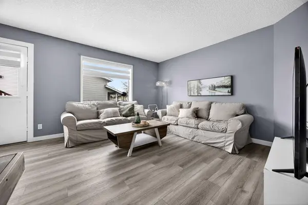 237 Willowbrook Close NW, Airdrie, AB T4B 2J6