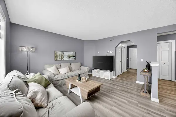 237 Willowbrook Close NW, Airdrie, AB T4B 2J6