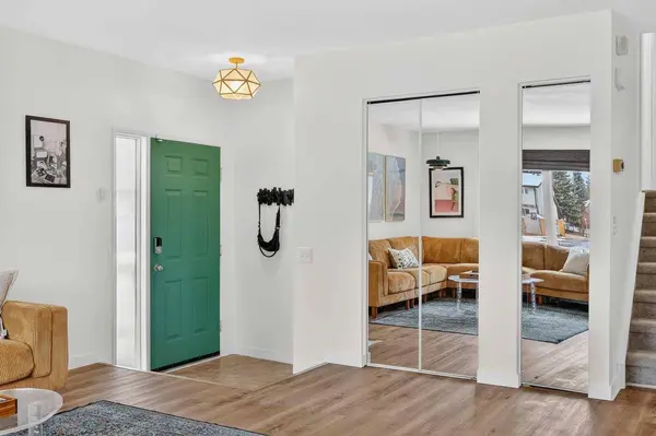 584 Woodhill PL SW, Calgary, AB T2W 3L5