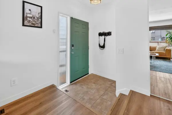 584 Woodhill PL SW, Calgary, AB T2W 3L5