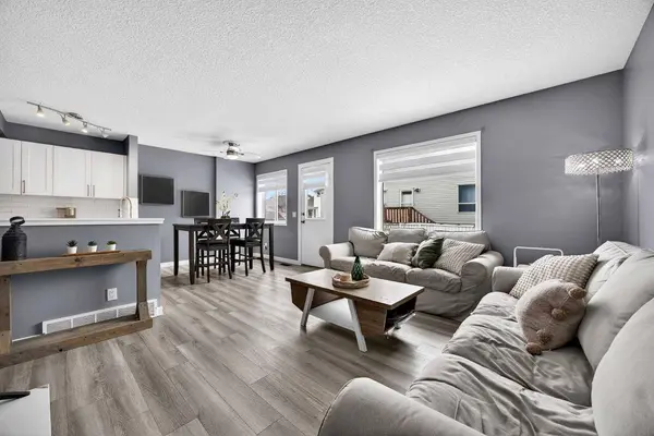 237 Willowbrook Close NW, Airdrie, AB T4B 2J6