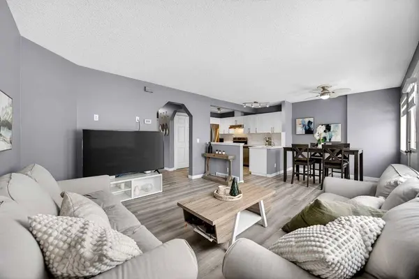 237 Willowbrook Close NW, Airdrie, AB T4B 2J6