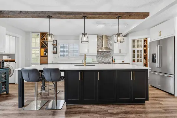 60 Inverness DR SE, Calgary, AB T2Z 3E4