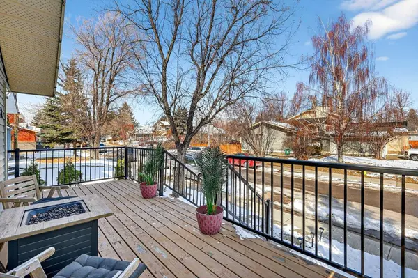 4 Mckinley RD SE, Calgary, AB T2Z 1T6