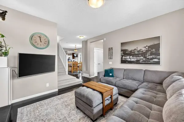 47 Copperpond HTS SE, Calgary, AB T2Z 0W8