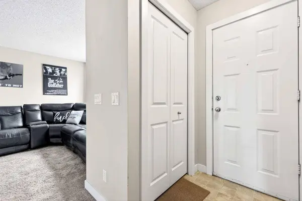 230 Deerpoint LN SE, Calgary, AB T2J 6M7