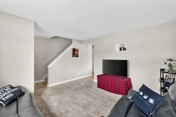 230 Deerpoint LN SE, Calgary, AB T2J 6M7