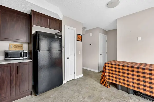 230 Deerpoint LN SE, Calgary, AB T2J 6M7