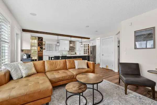 60 Inverness DR SE, Calgary, AB T2Z 3E4