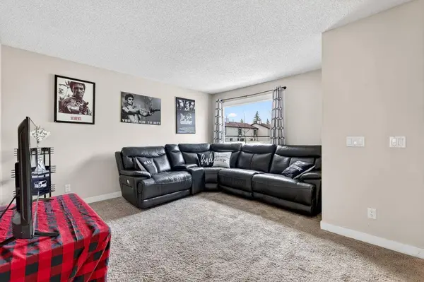 230 Deerpoint LN SE, Calgary, AB T2J 6M7