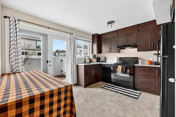 230 Deerpoint LN SE, Calgary, AB T2J 6M7