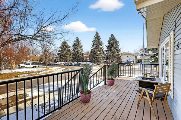 4 Mckinley RD SE, Calgary, AB T2Z 1T6