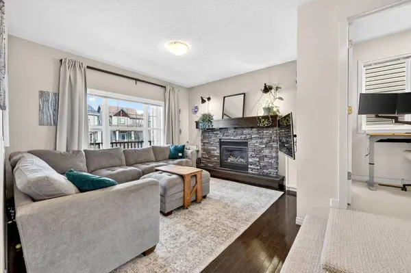 47 Copperpond HTS SE, Calgary, AB T2Z 0W8