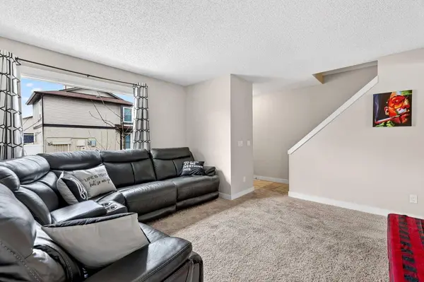 230 Deerpoint LN SE, Calgary, AB T2J 6M7