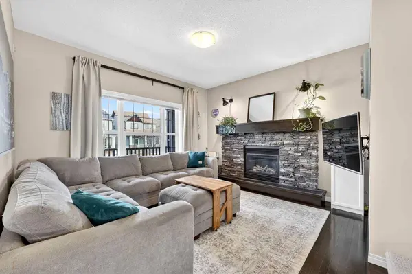 47 Copperpond HTS SE, Calgary, AB T2Z 0W8