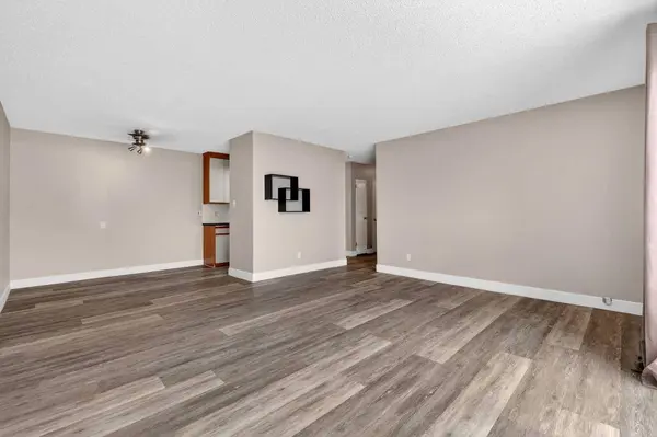 635 56 AVE SW #402, Calgary, AB T2V 0G9