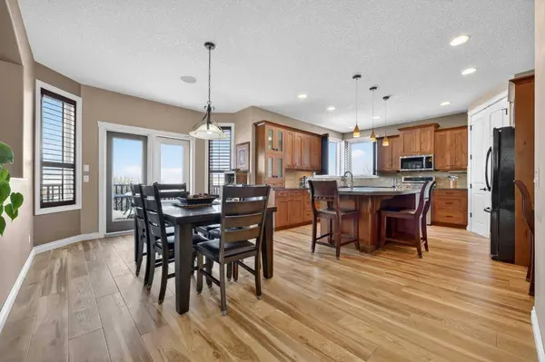 14 Cameron Close, Okotoks, AB T1S 2E8