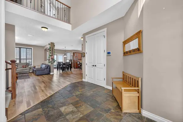 14 Cameron Close, Okotoks, AB T1S 2E8