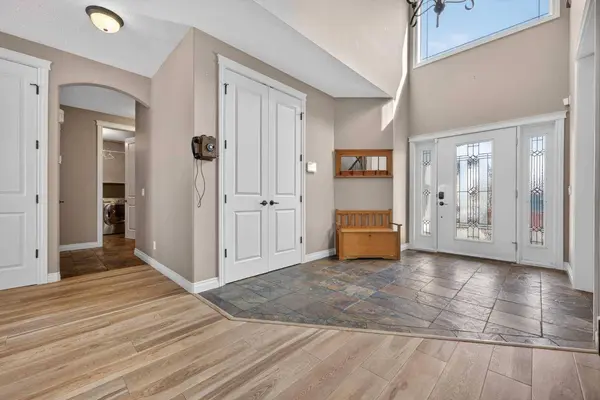 14 Cameron Close, Okotoks, AB T1S 2E8