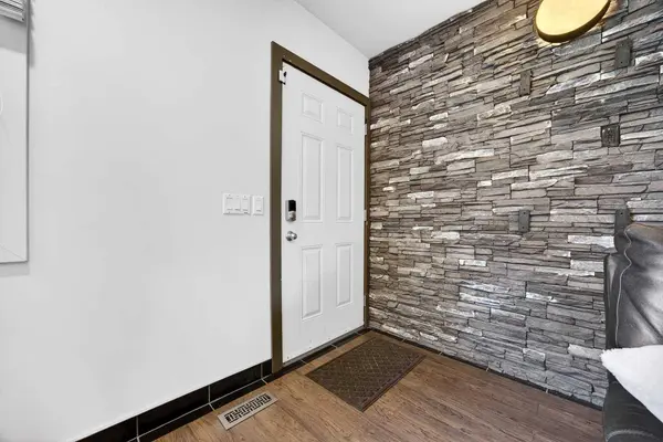 173 Templehill DR NE, Calgary, AB T1Y 5K6