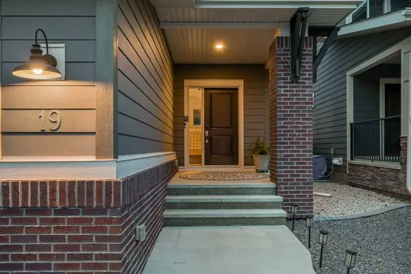 19 Cranbrook CRES SE, Calgary, AB T3M 3L5