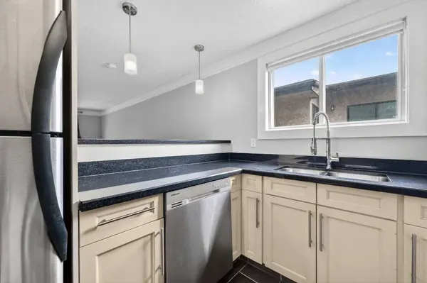 644 Meredith RD NE #203, Calgary, AB T2E 5A8