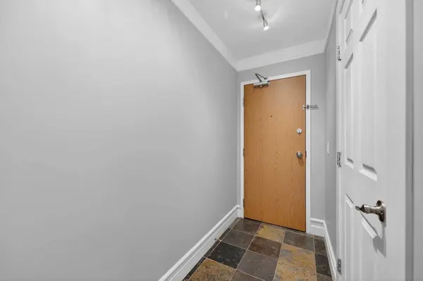 644 Meredith RD NE #203, Calgary, AB T2E 5A8