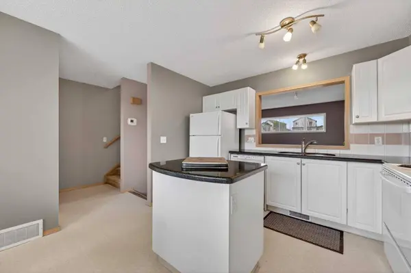 33 Harvest Oak CIR NE, Calgary, AB T3K 4S6