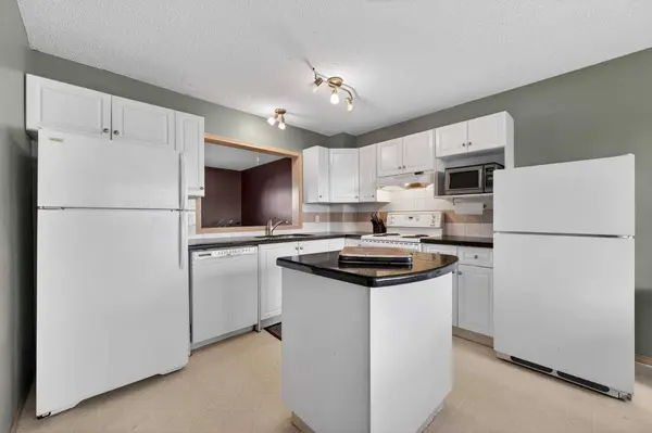 33 Harvest Oak CIR NE, Calgary, AB T3K 4S6