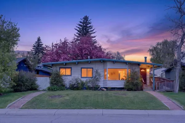 920 87 AVE SW, Calgary, AB T2V 0W1