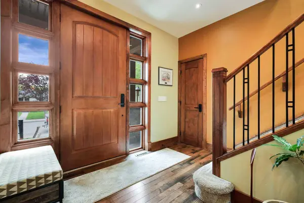 2908 7 AVE NW, Calgary, AB T2N 1B2