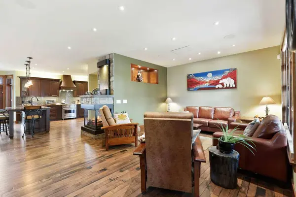 2908 7 AVE NW, Calgary, AB T2N 1B2