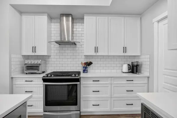 377 Masters AVE SE, Calgary, AB T3M 2N7