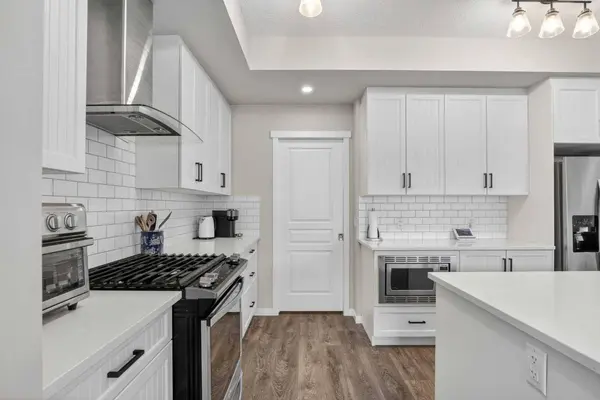 377 Masters AVE SE, Calgary, AB T3M 2N7
