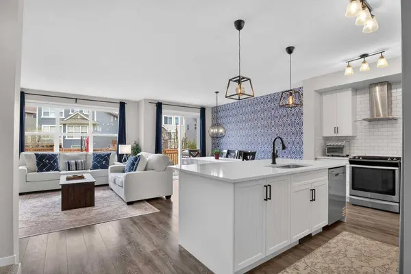 377 Masters AVE SE, Calgary, AB T3M 2N7