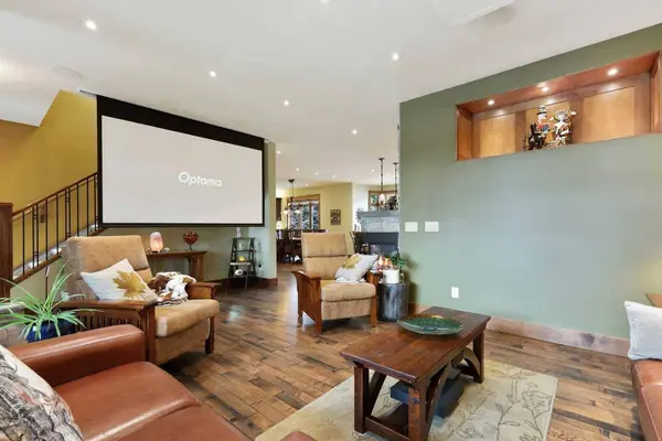 2908 7 AVE NW, Calgary, AB T2N 1B2