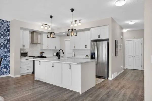 377 Masters AVE SE, Calgary, AB T3M 2N7