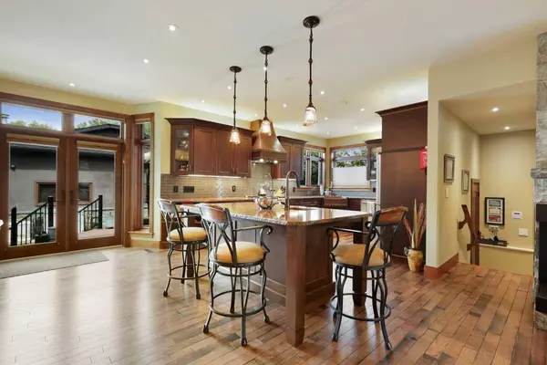 2908 7 AVE NW, Calgary, AB T2N 1B2
