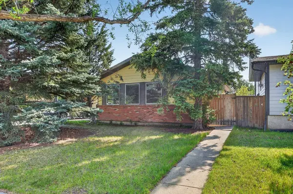 10540 Oakfield DR SW, Calgary, AB T2W 2A9