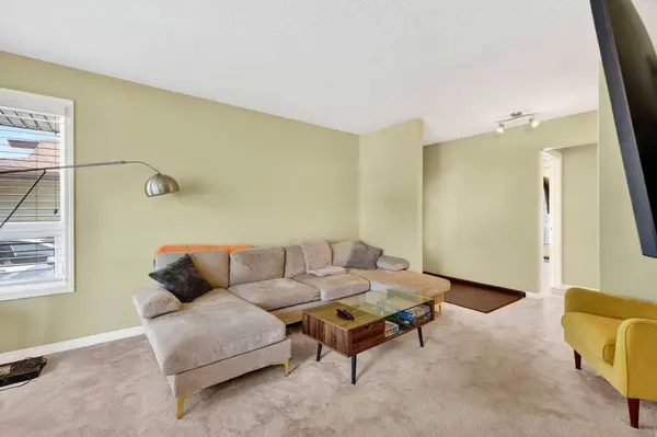 10540 Oakfield DR SW, Calgary, AB T2W 2A9