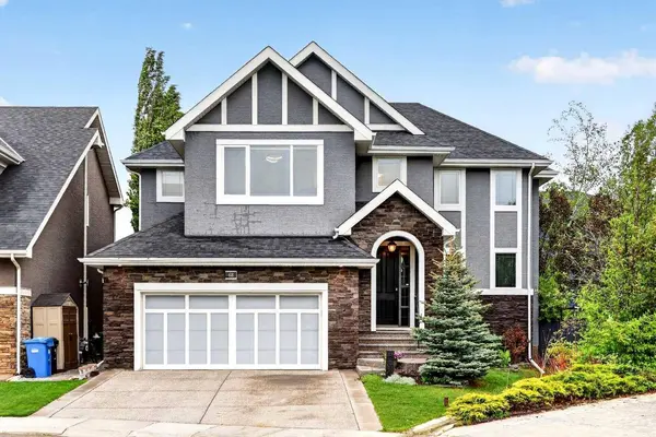 68 Westland CRES SW, Calgary, AB T3H 0W1