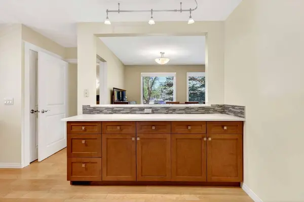 10540 Oakfield DR SW, Calgary, AB T2W 2A9